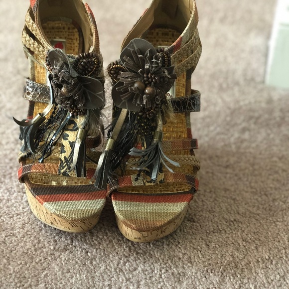 Feathered Sandals! - Picture 8 of 10